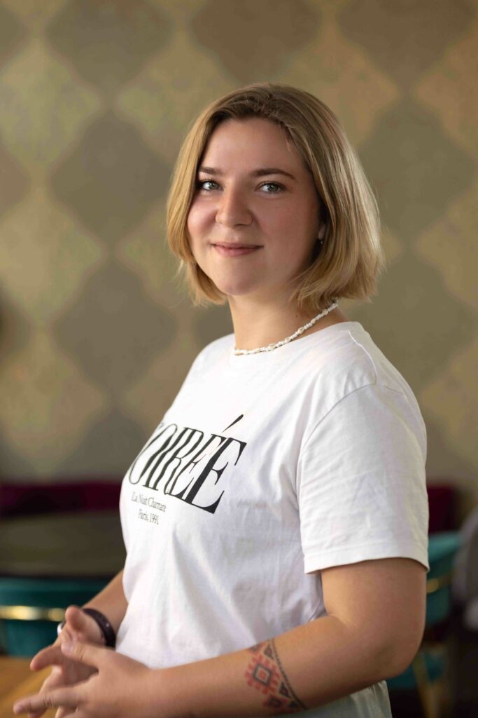 Karina Syrkina - Service